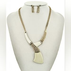 #38 Cream and Gold elegant chunky statement necklace set